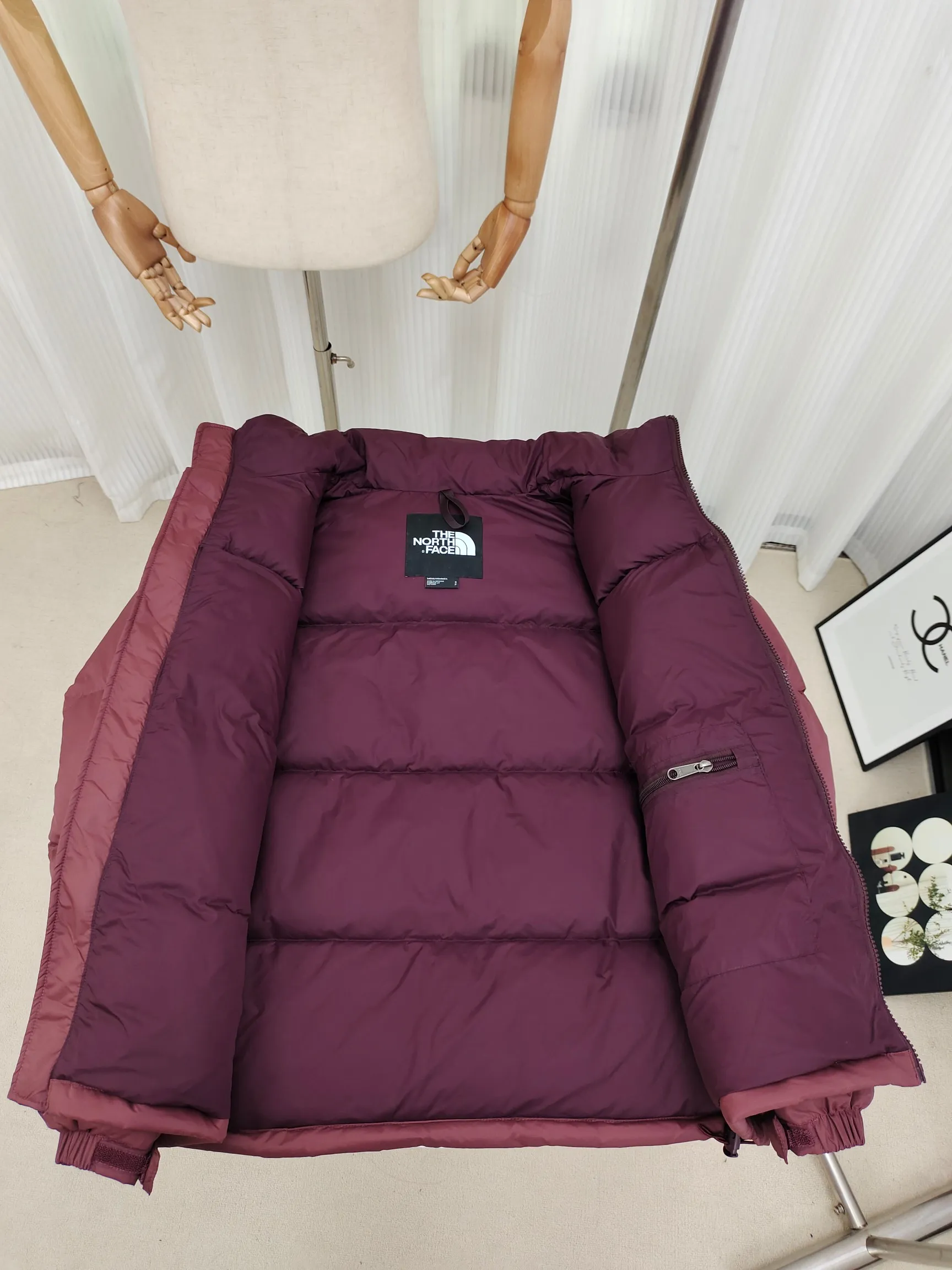 The North Face Classic 1996 ， Quality ， ，YKK ISO 9000Quality ZP ， Premium ， ， ， Lightweight 。Classic ， 。 。 Size：XS-XXL